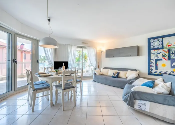 Les Allees Du Cap-2 By Interhome شقة *