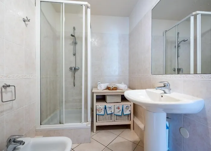 شقة Les Allees Du Cap-2 By Interhome