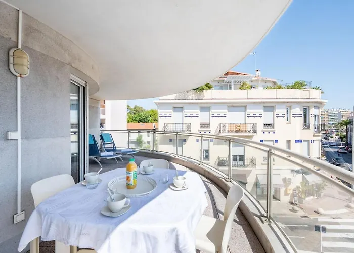 Les Allees Du Cap-2 By Interhome Appartement *