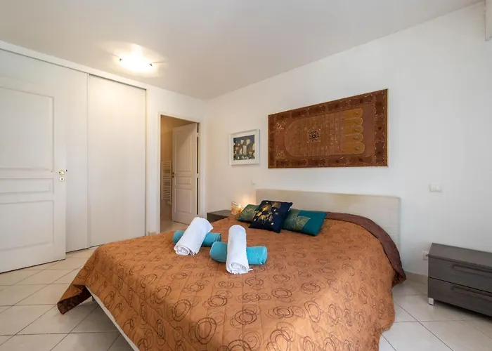 Apartment Les Allees Du Cap-2 By Interhome *